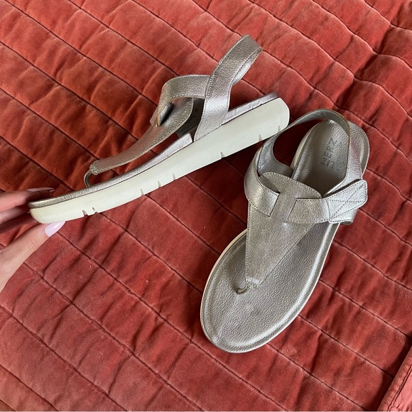 Naturalizer Women's Silver Thong Sandals - Picture 6 of 13